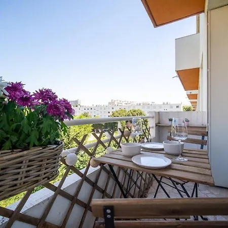 Апартаменты Fully Equipped With Parking 6 Beds *
